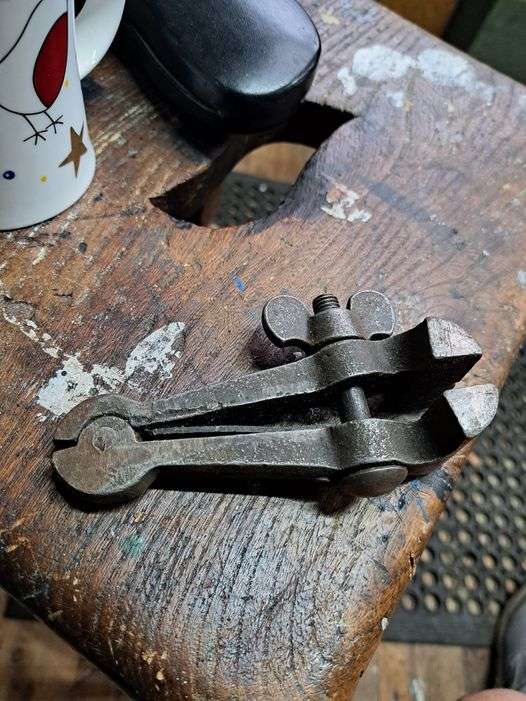 Hand vice.