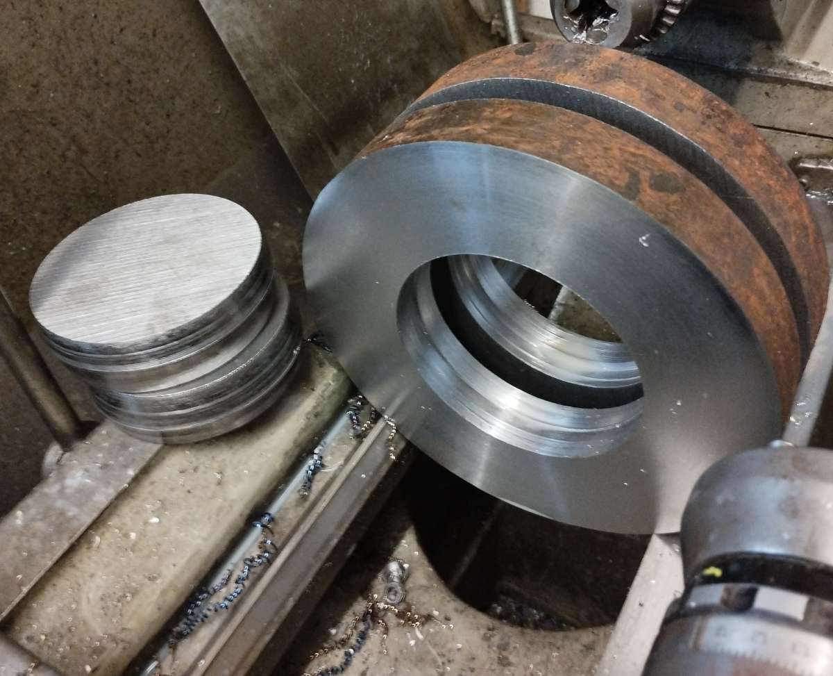 Trepanned disc2