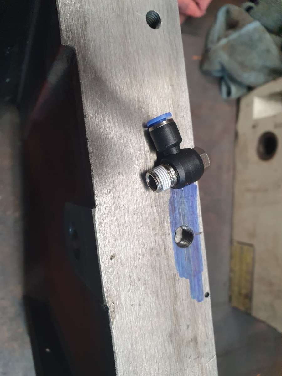 Saddle_Oil_Fitting_1