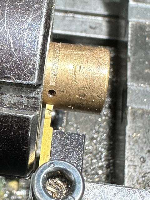 RedwingMainBrngsPin2Res