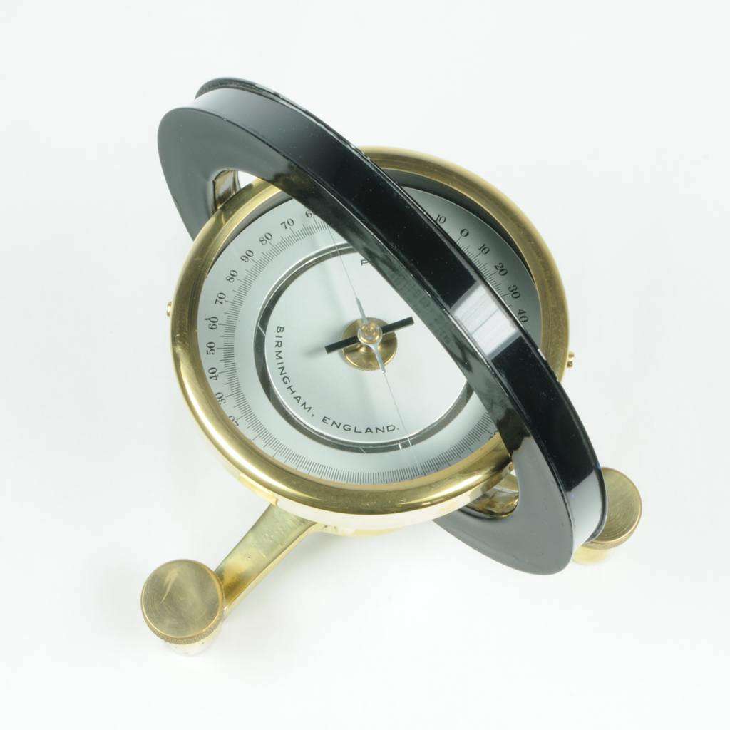 Tangent_galvanometer_Philip-Harris_top1