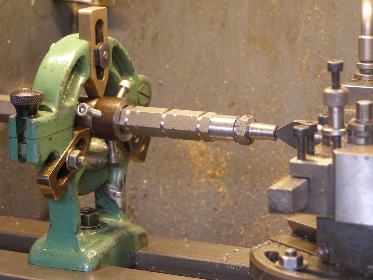 HLDV Diff Screws - making