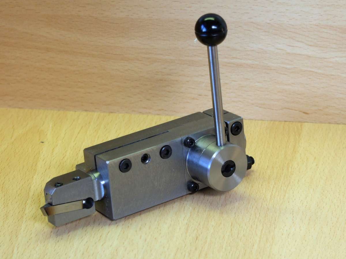 Fig1 Retracting toolholder fully forward