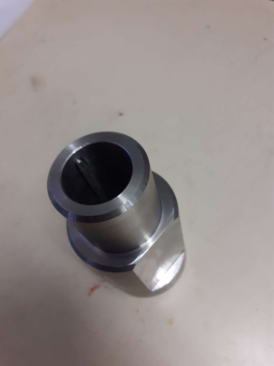 R8Holder02