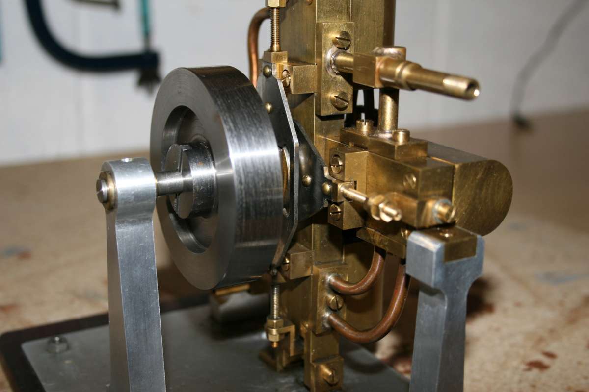 19-04-07-08FourCylSteamEngine1