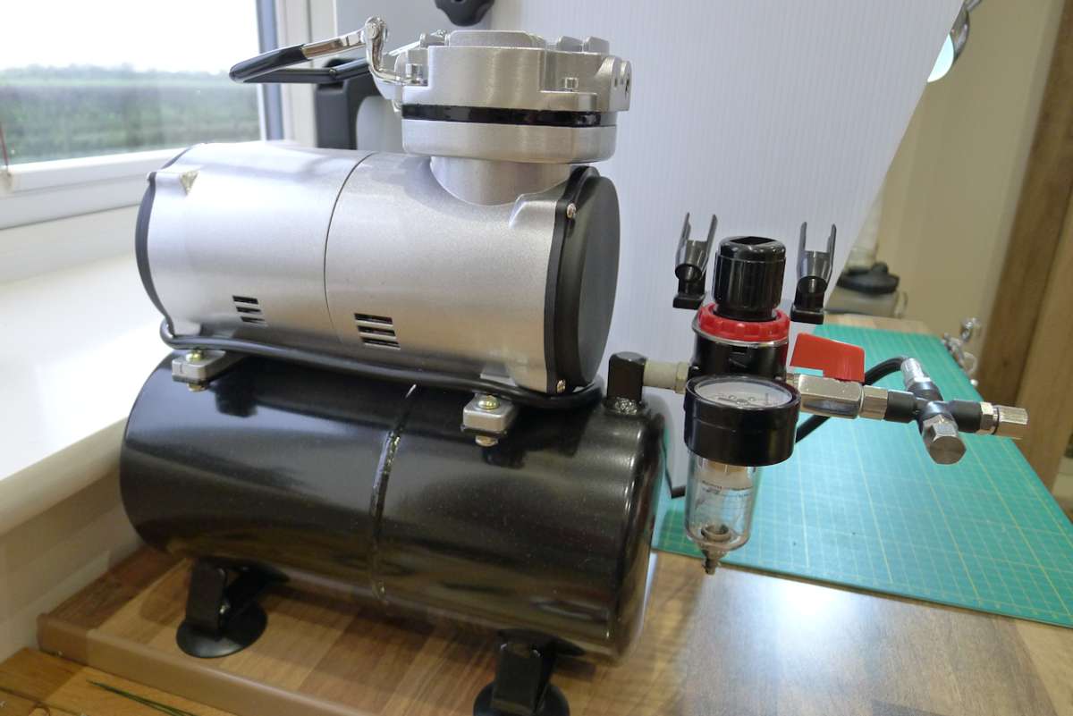 07-12-18-09AirBrushCompressor1