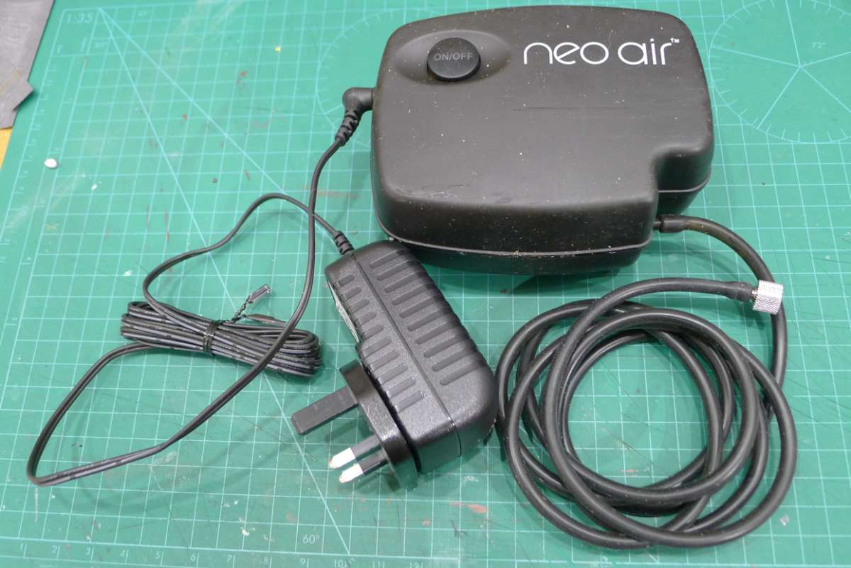25-11-23-05NeoAirAirBrushCompressor2