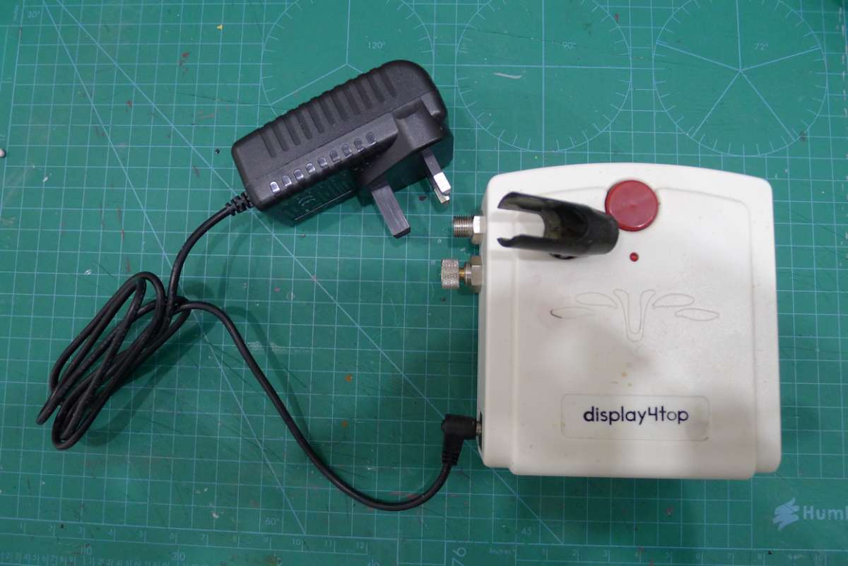 25-11-23-03MiniAirBrushCompressor3