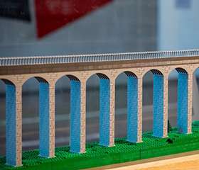 NL220_article3_Lego Pontcysyllte