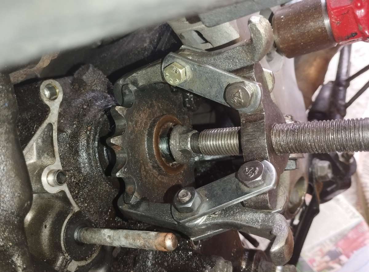 Pulling the gearbox sprocket