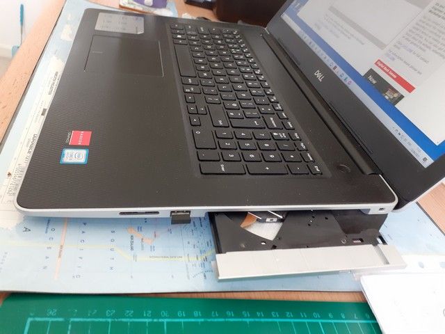sd card slot.jpg